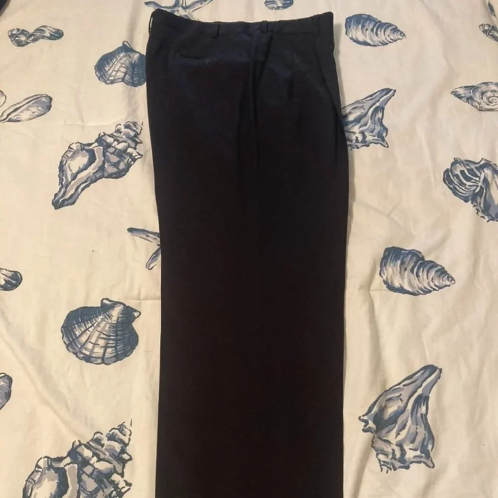 Brooks Brothers, 100% Wool Suit - Picture 9 of 12